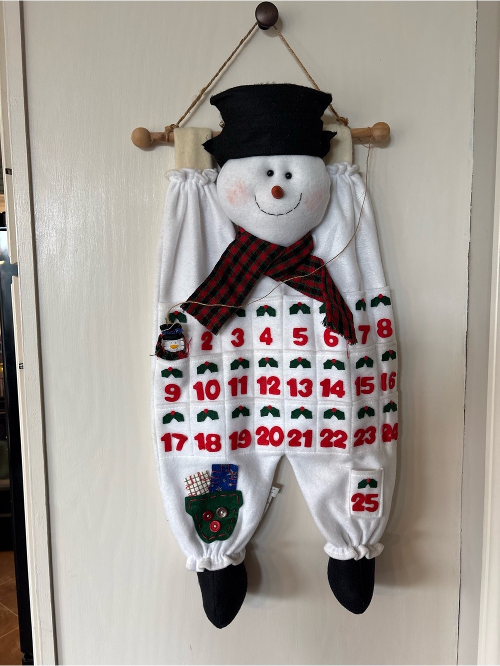 Hanging Snowman Christmas Countdown Advent Calendar Knit Scarf